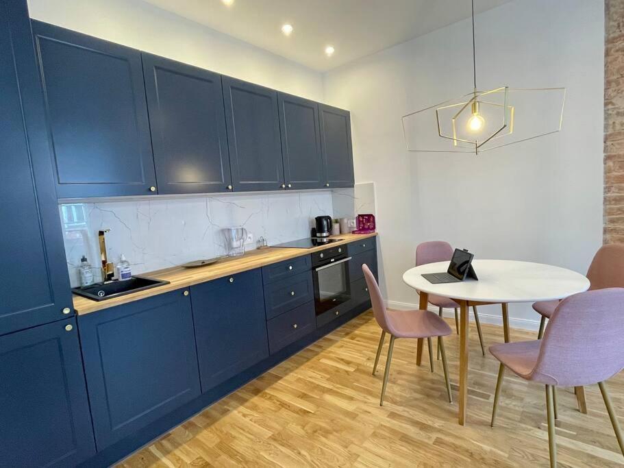 Luxury Apartment In Gliwice Near Town Square Ngoại thất bức ảnh